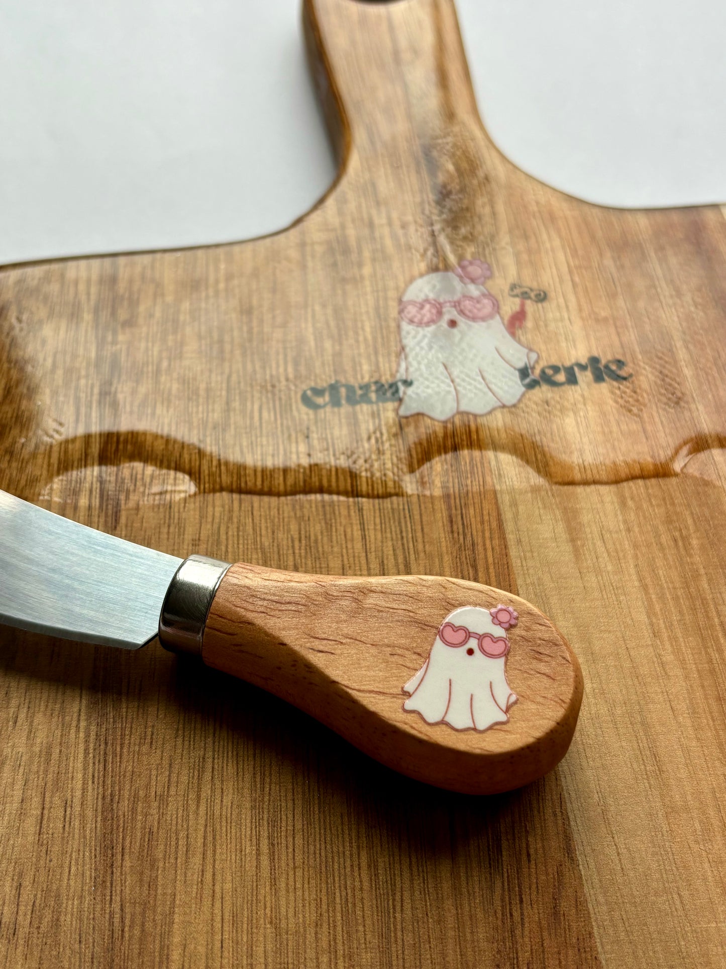 Char-BOO-Terie cutting board with cheese knife