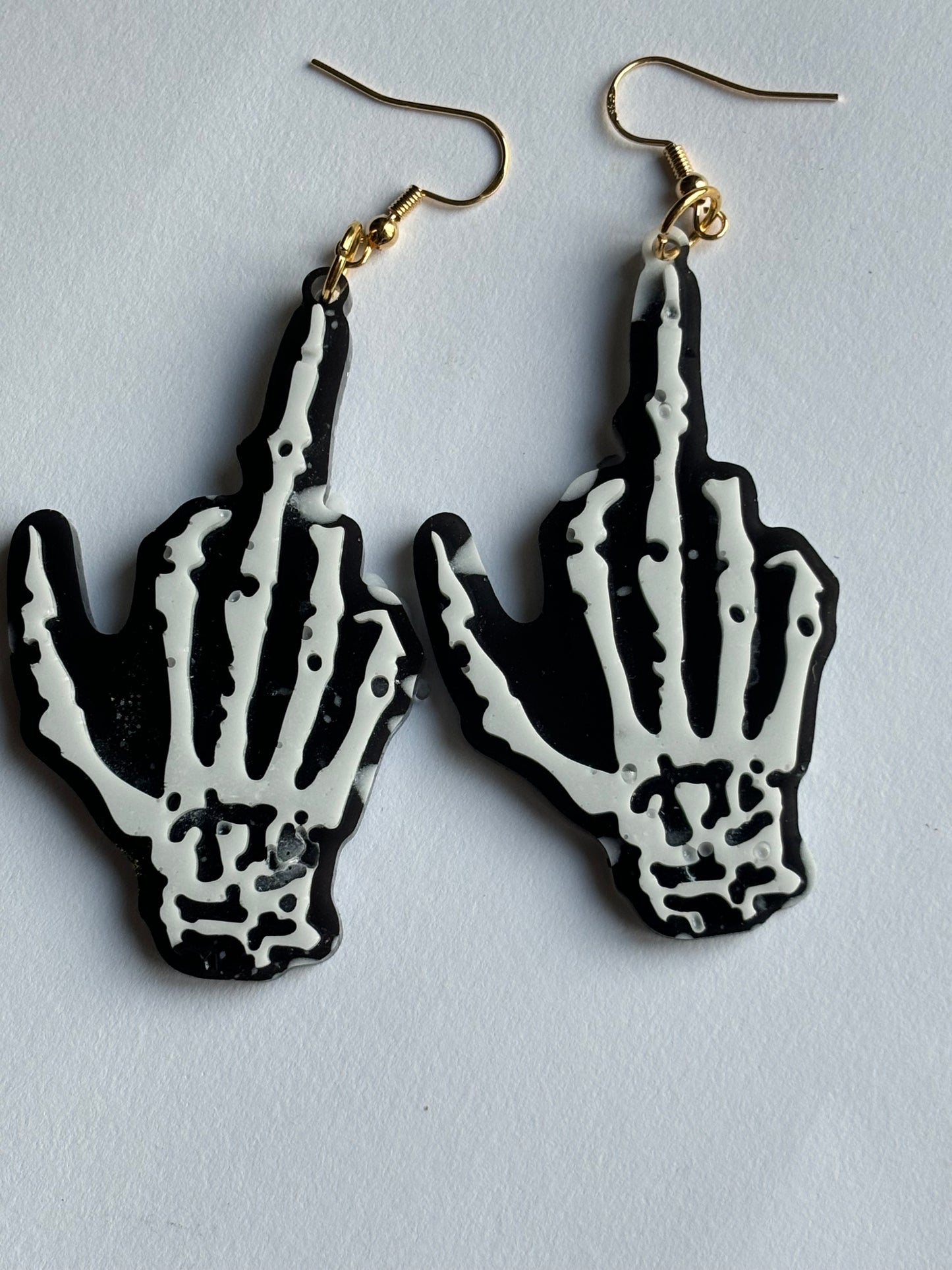 Middle skull finger